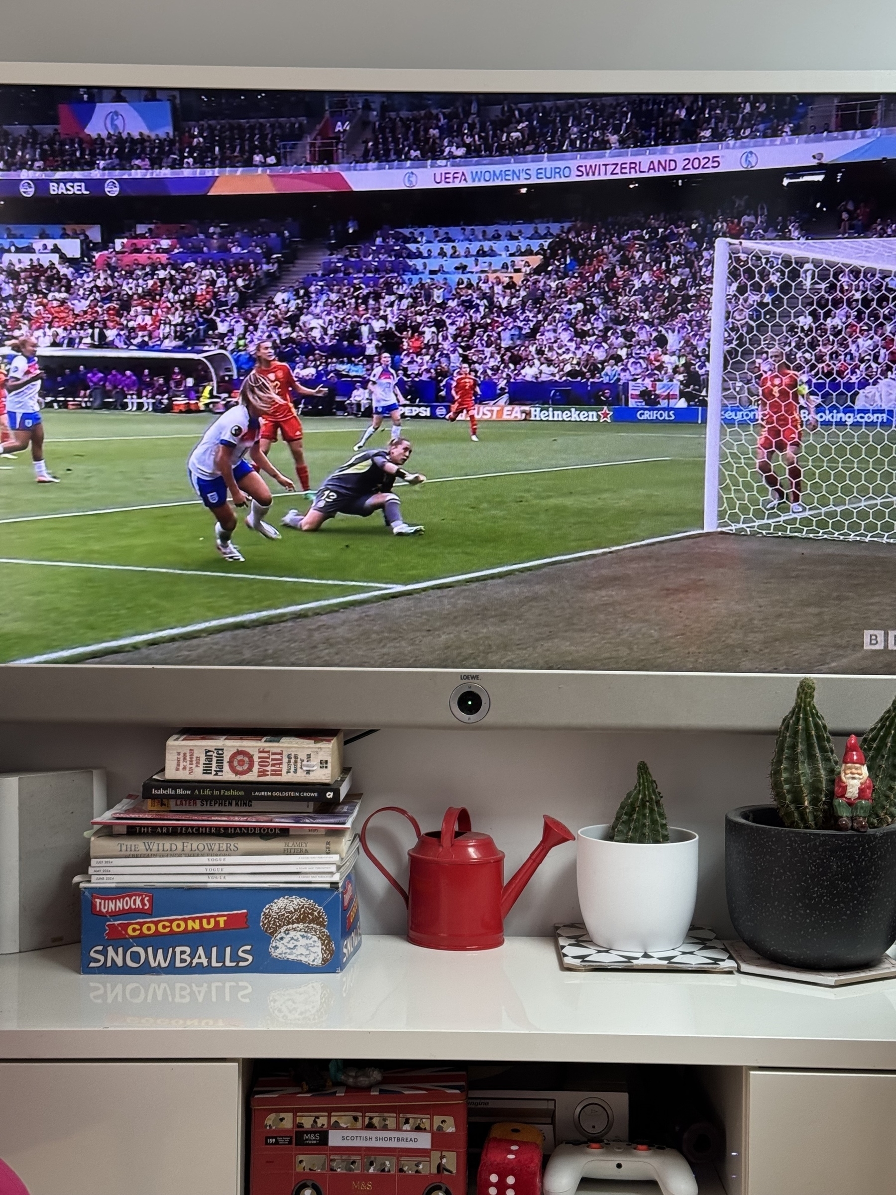 Photo of TV with big save from Spanish goalie