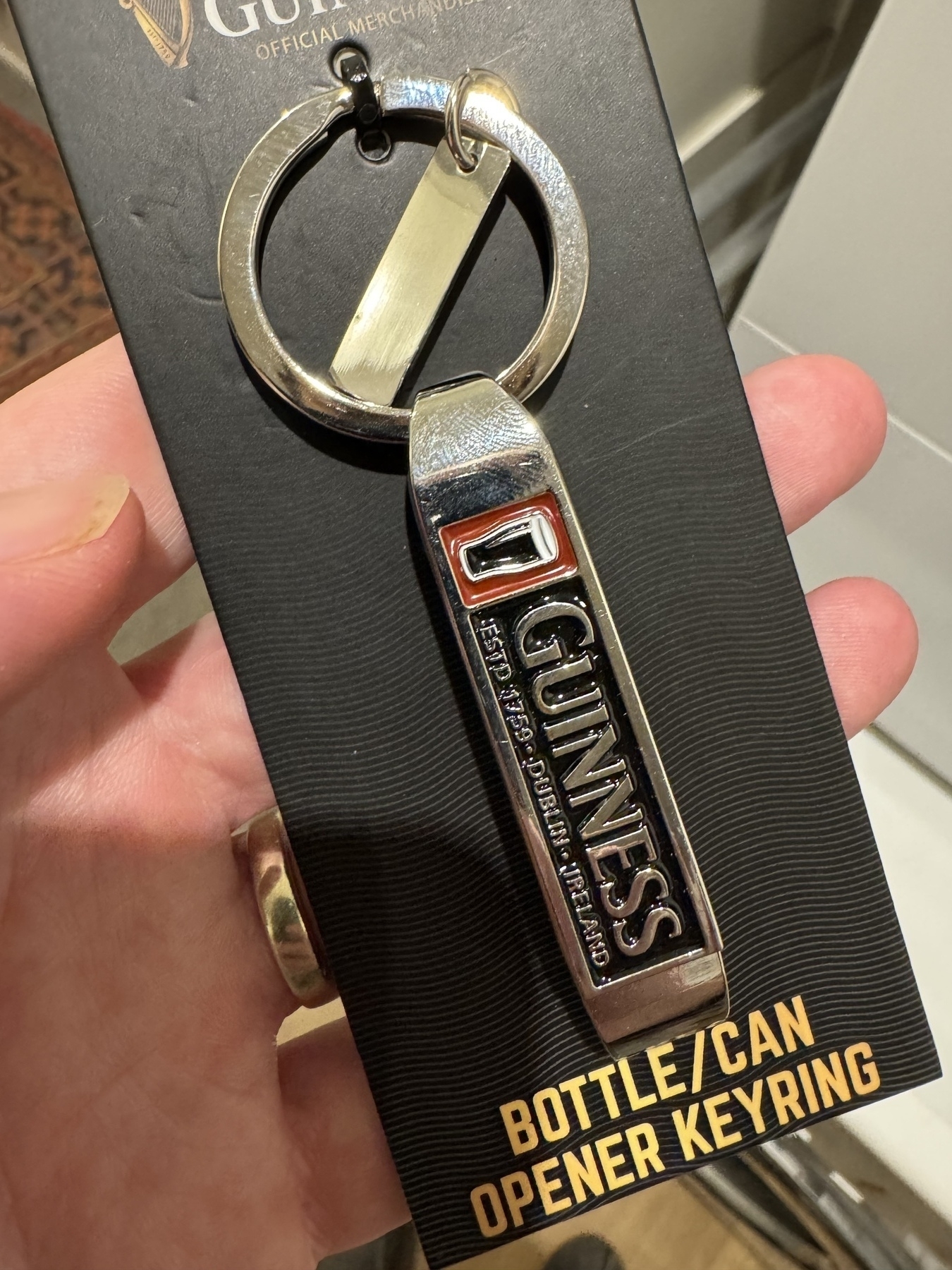 Keyring Guinness beer bottle / can opener 